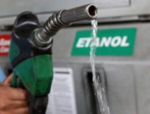 EUA ampliam exportações de etanol e acirram concorrência com o Brasil