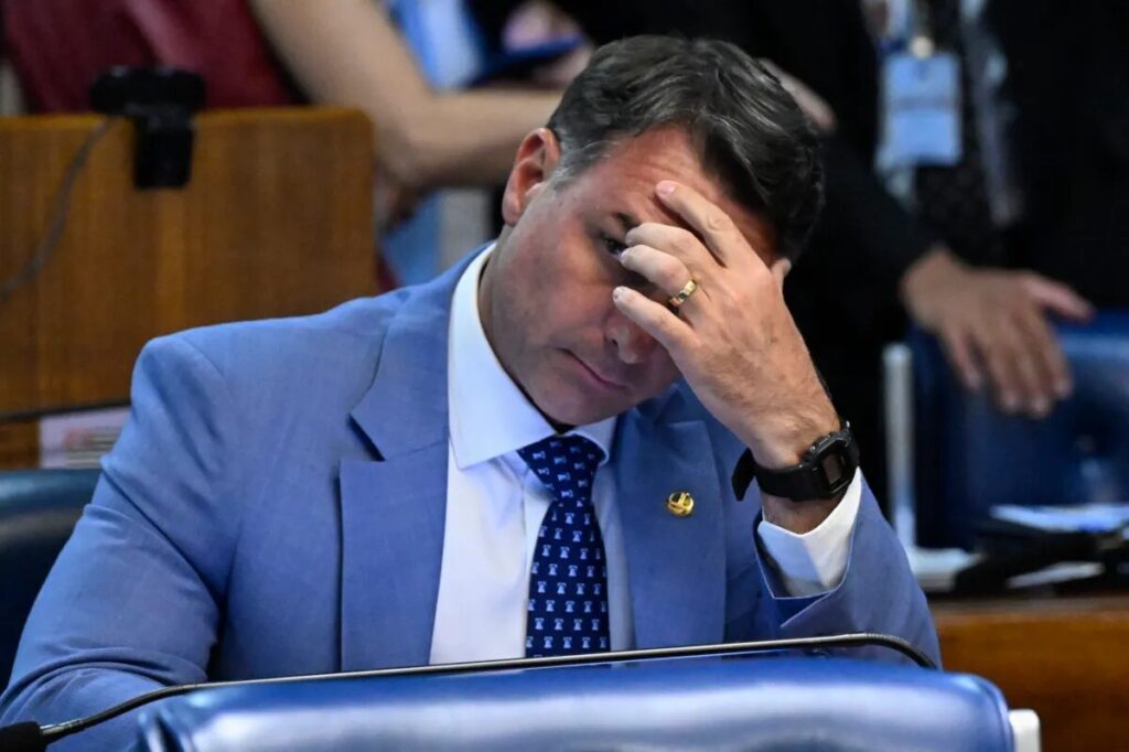 Frente da Agropecuária declara apoio a Flávio Bolsonaro